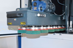 4403500_d_02.jpg